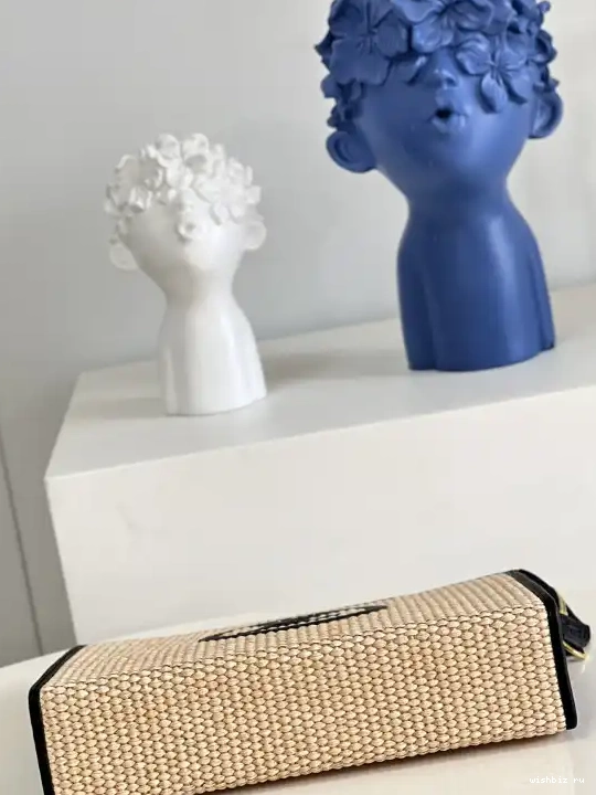 WIS CHAIN POUCH VUITTON LOUIS ON TOILETRY 0626